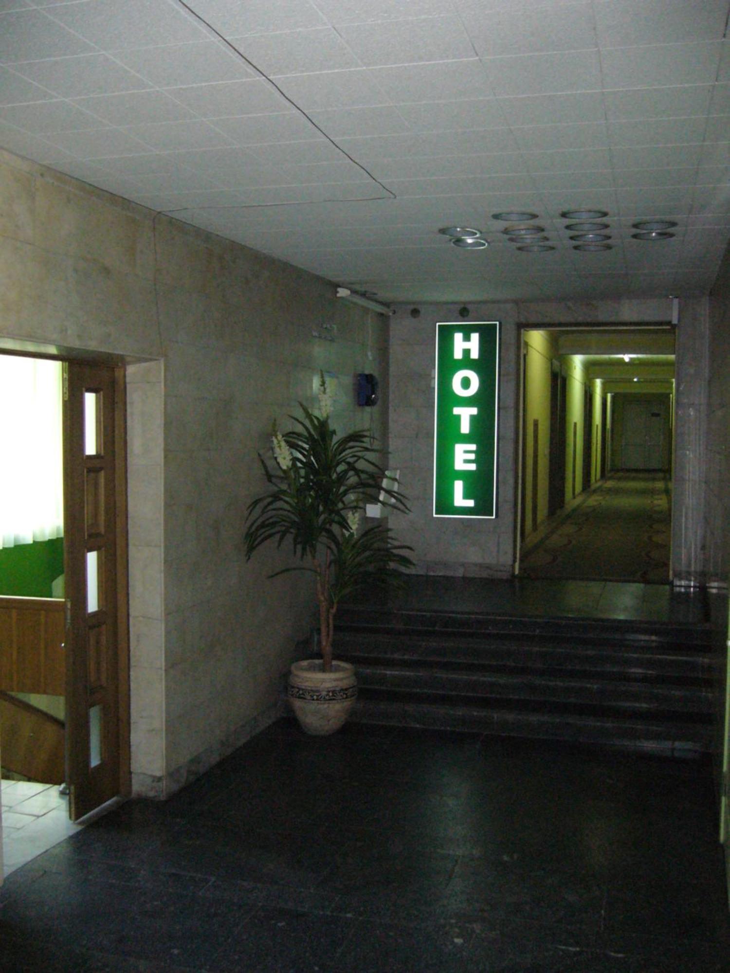 Hotel Profspilkovyi Lutsʼk Eksteriør billede